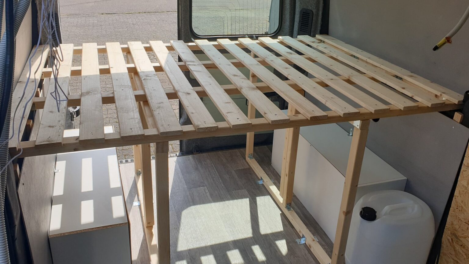 Camper Ausbau Bett bauen